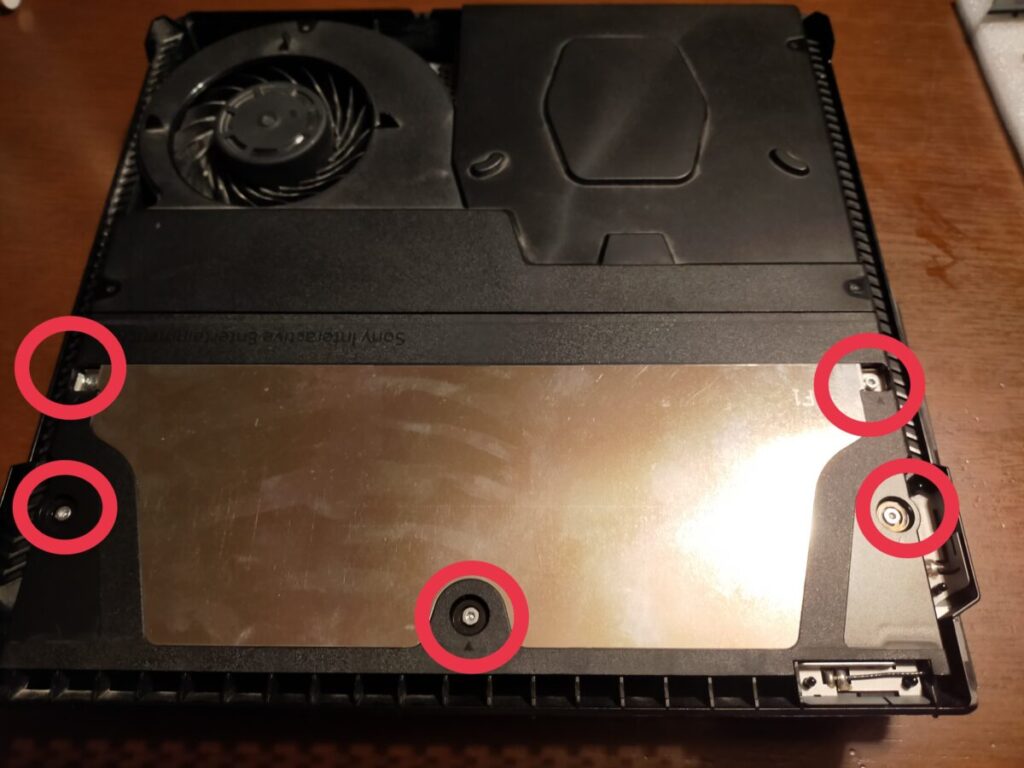 放熱カバー取り外し